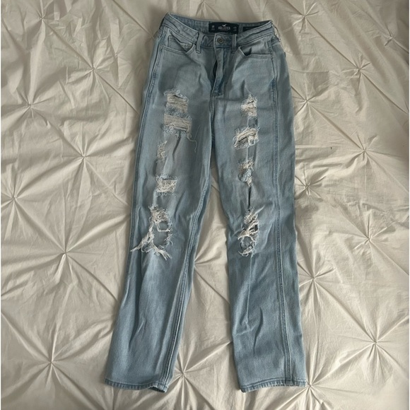 Hollister Curvy Ultra  High-Rise Mom Jean - Picture 1 of 6